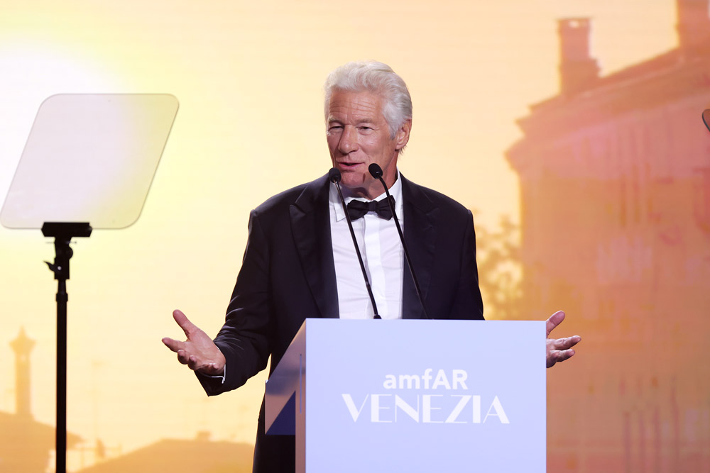 Richard Gere accepts amfAR’s Award of Inspiration. (Photo: Getty Images)